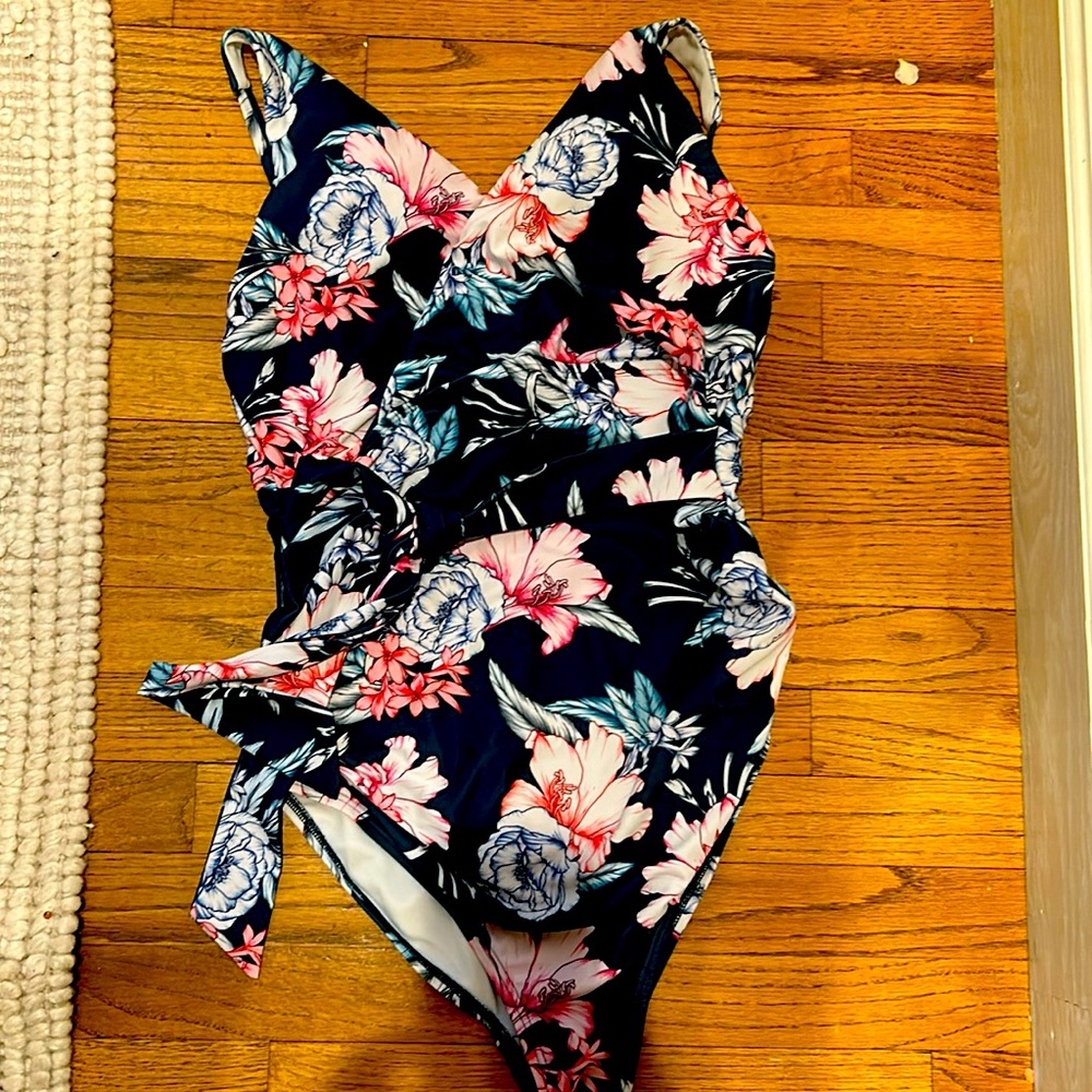PINKBLUSH maternity swimsuit Large